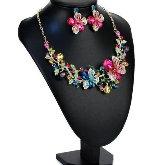 Elegant Multicolor Floral Necklace and Earring Set - Picture 2 of 3